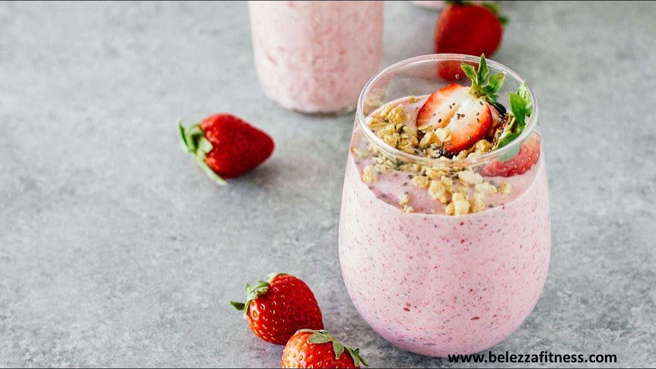 Strawberry oats and chia seeds smoothie